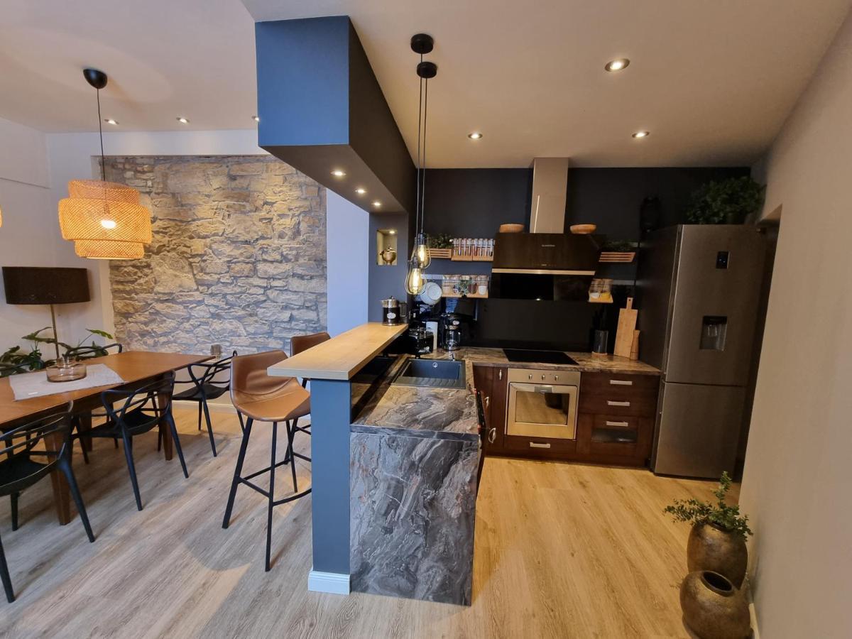 Arena Design Apartments With Free Private Parking And With A Terrace PUY Exterior foto