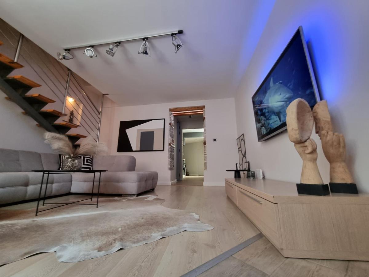 Arena Design Apartments With Free Private Parking And With A Terrace PUY Exterior foto
