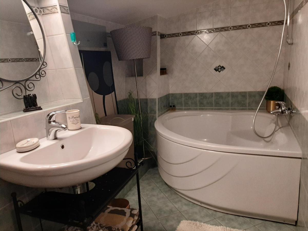 Arena Design Apartments With Free Private Parking And With A Terrace PUY Exterior foto